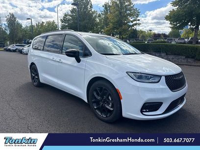 Used 2025 Chrysler Pacifica Limited