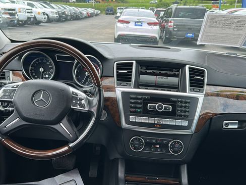 Used 2015 Mercedes-Benz GL 550 4MATIC image 22