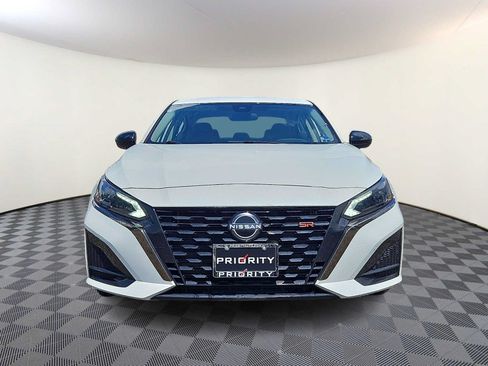 Used 2023 Nissan Altima 2.5 SR FWD image 2