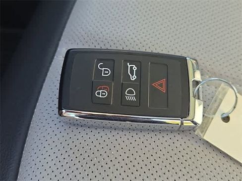 Used 2025 Land Rover Range Rover Evoque Dynamic SE image 35