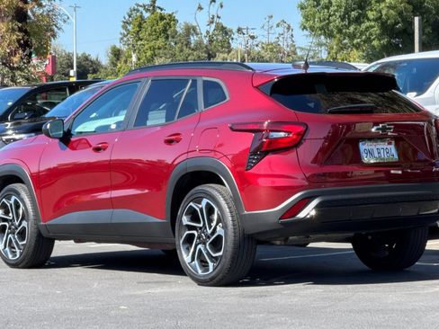 Used 2025 Chevrolet Trax RS FWD image 7