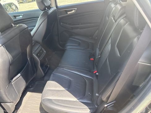 Used 2019 Ford Edge Titanium FWD image 6