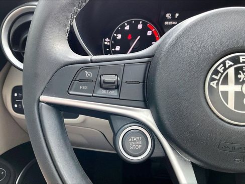 Used 2019 Alfa Romeo Giulia RWD image 27