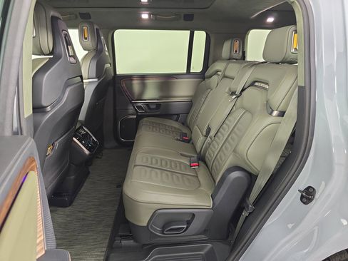 Used 2023 Rivian R1S Adventure image 21