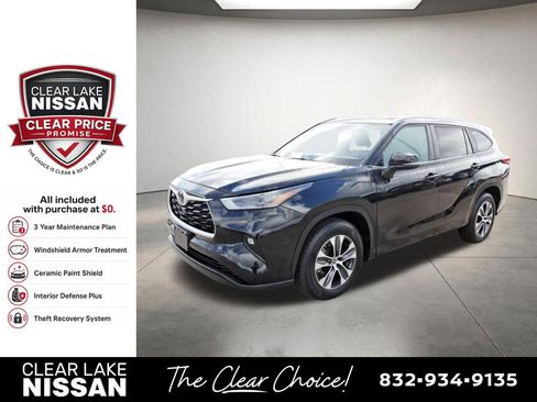 Used 2023 Toyota Highlander XLE FWD image 3