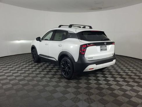 New 2026 Nissan Kicks SR w/ Illumination Package FWD image 7