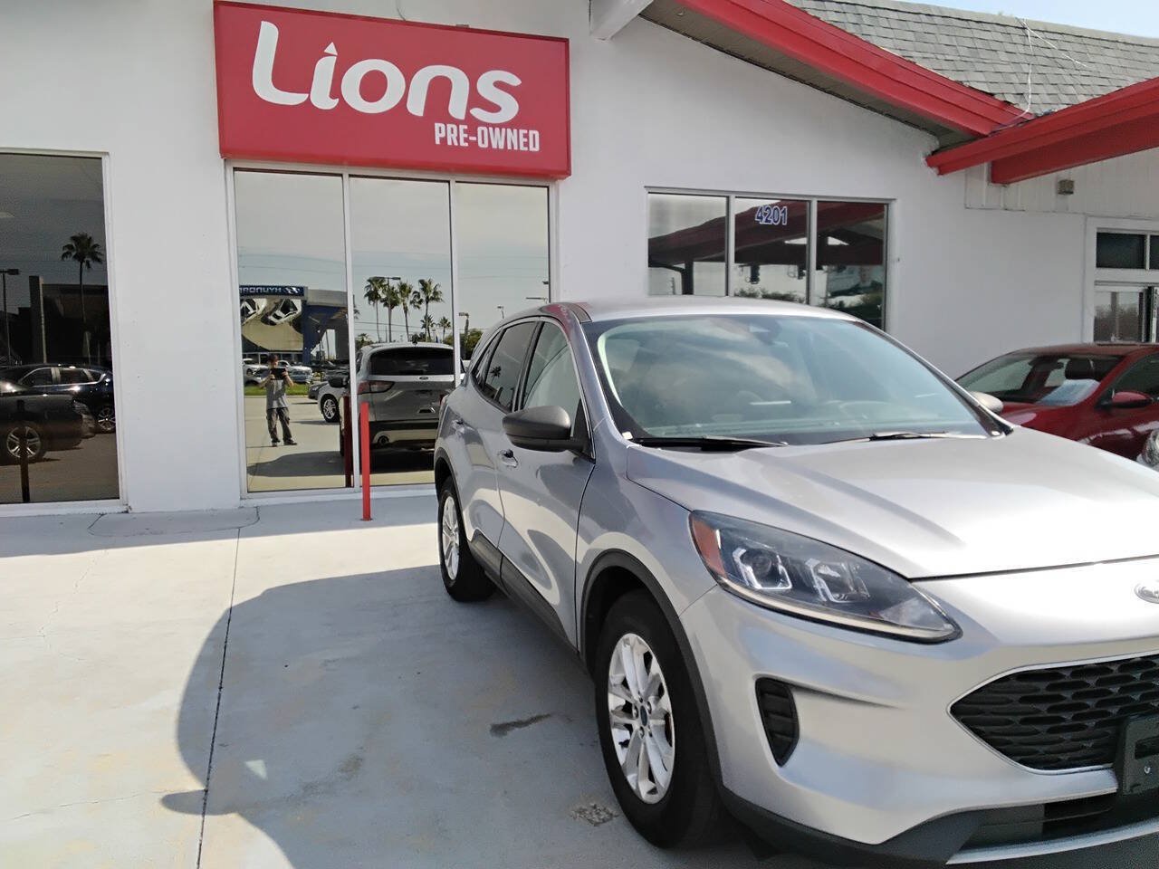 Used 2022 Ford Escape SE AWD/4WD image 2
