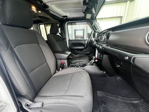 Used 2021 Jeep Wrangler Unlimited Sport image 31