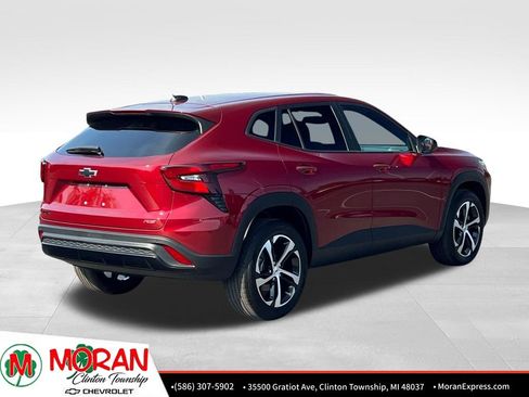 Used 2025 Chevrolet Trax RS FWD image 6
