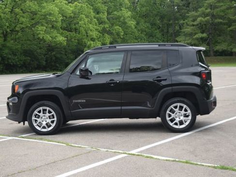 Used 2019 Jeep Renegade Latitude w/ Cold Weather Group AWD/4WD image 20