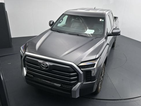 Used 2025 Toyota Tundra Limited AWD/4WD image 11