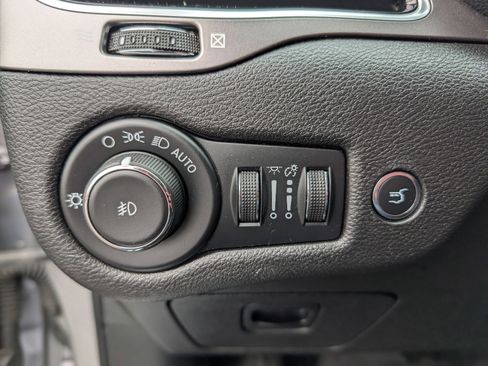 Used 2020 Jeep Cherokee Limited image 28