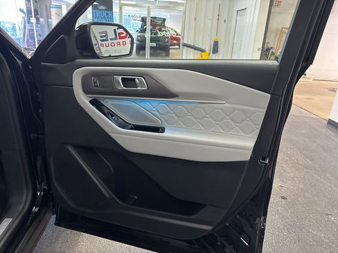 New 2026 Ford Explorer Platinum image 33
