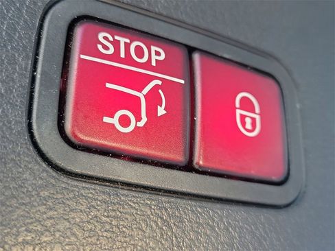 Used 2022 Mercedes-Benz GLS 450 4MATIC image 12