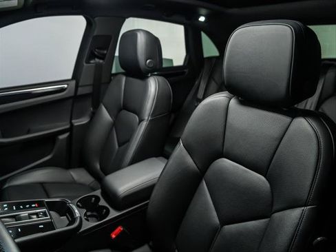 Used 2025 Porsche Macan AWD/4WD image 20