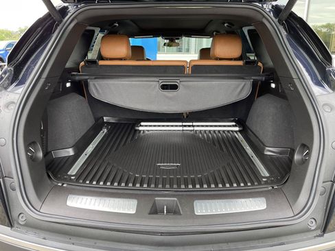Used 2021 Cadillac XT5 Premium Luxury w/ LPO, Floor Liner Package AWD/4WD image 44