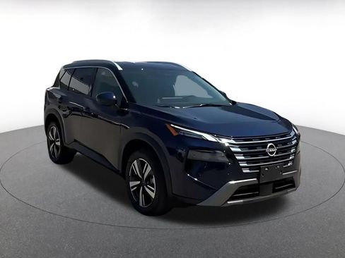 Used 2026 Nissan Rogue SL FWD image 3