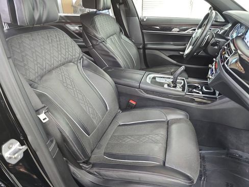 Used 2018 BMW 750i image 27
