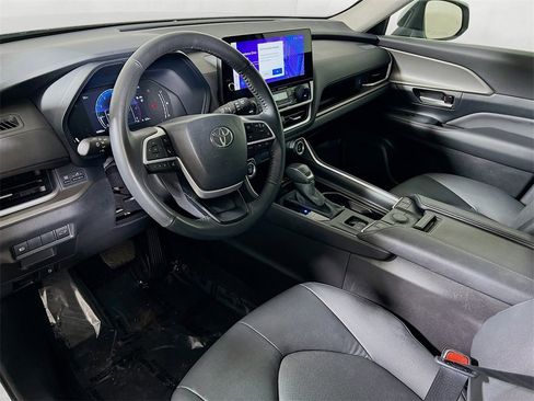 Certified 2025 Toyota Grand Highlander XLE image 10
