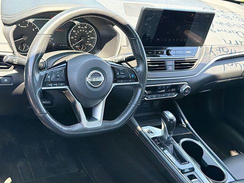 Used 2023 Nissan Altima 2.5 SL FWD image 10