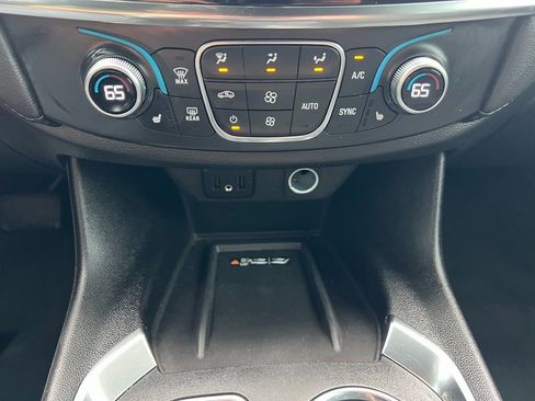 Used 2023 Chevrolet Traverse LT AWD/4WD image 40