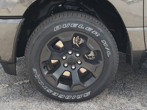 New 2026 RAM 1500 Express AWD/4WD image 10