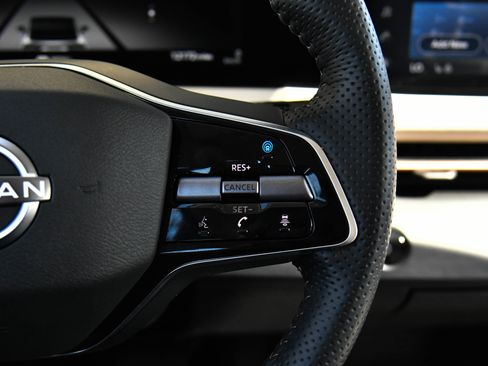 Used 2024 Nissan Ariya AWD image 37