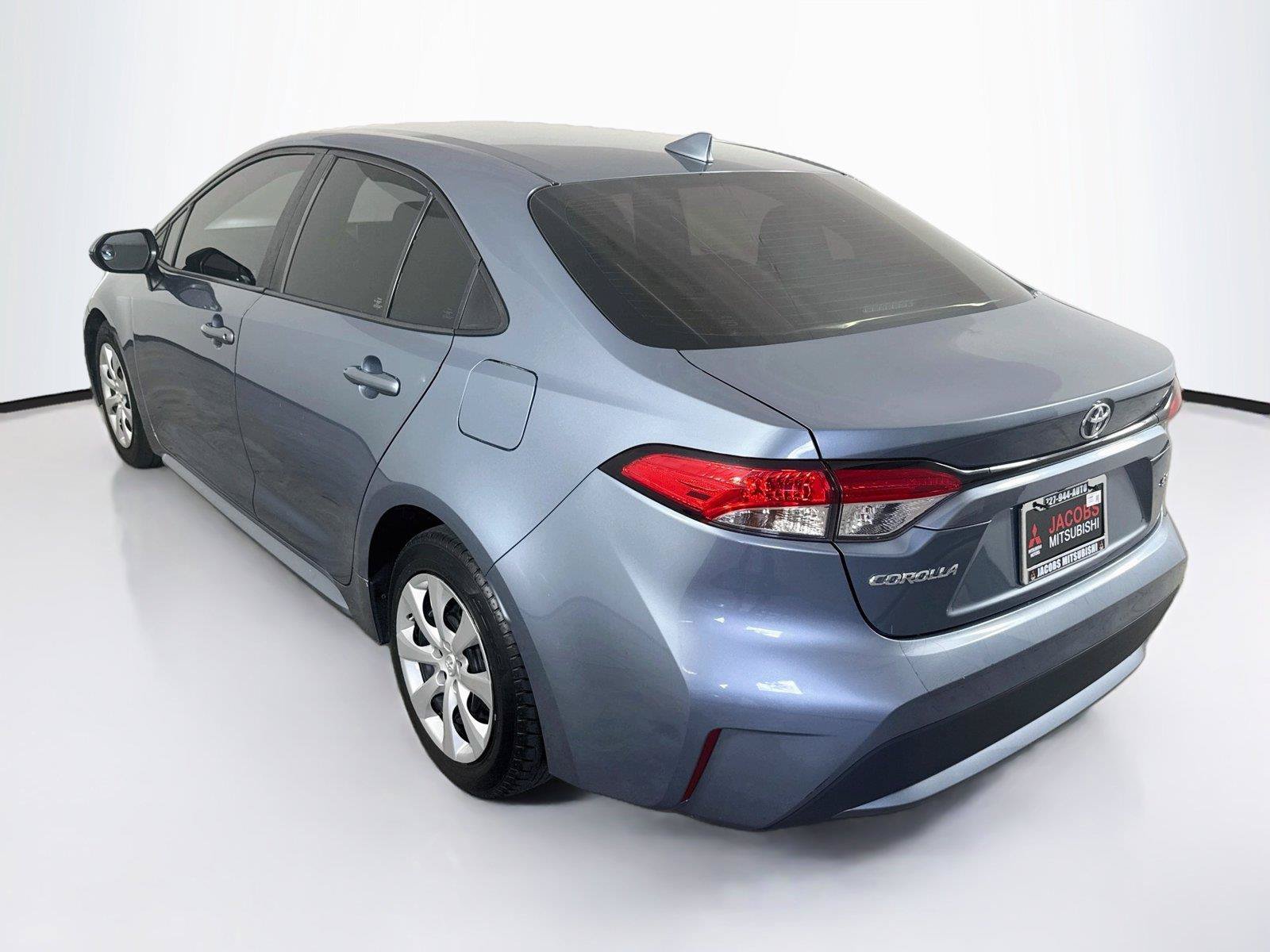 Used 2021 Toyota Corolla LE FWD image 3