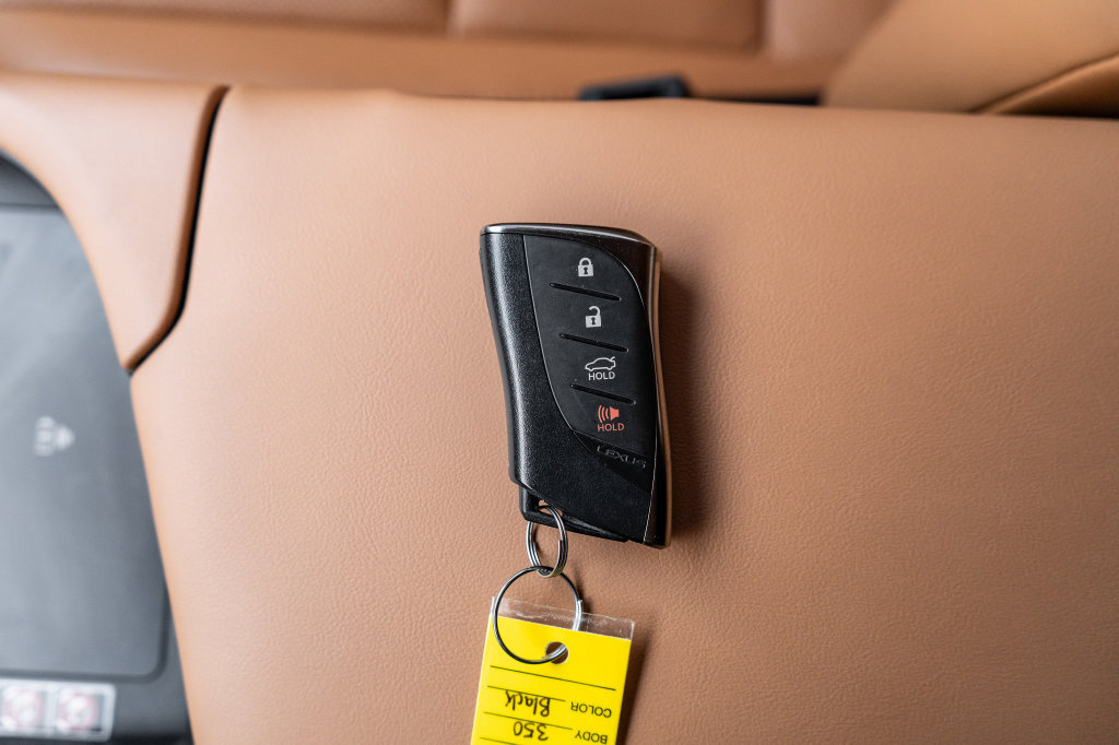 Used 2025 Lexus ES 350 w/ Accessory Package (Z2) FWD image 31