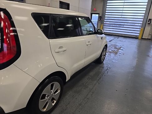 Used 2014 Kia Soul FWD image 3
