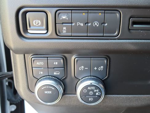 Certified 2024 GMC Yukon XL SLE AWD/4WD image 10