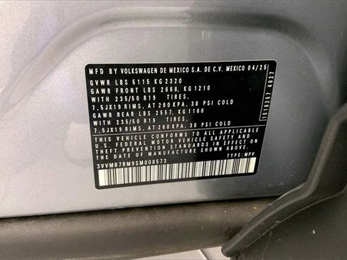 Used 2025 Volkswagen Tiguan SE w/ Panoramic Sunroof Package image 35