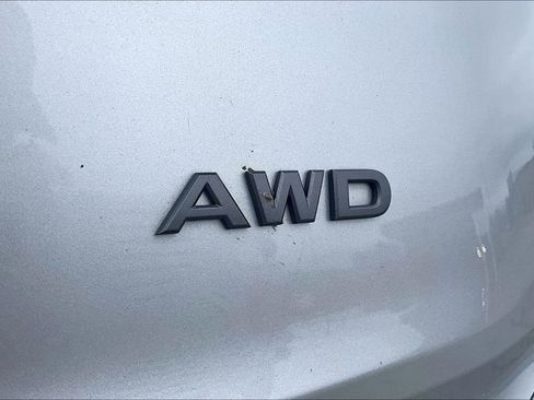 Used 2024 Nissan Rogue S image 23