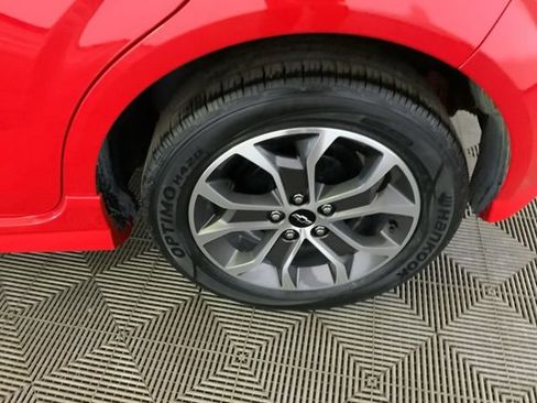 Used 2018 Chevrolet Sonic LT w/ Convenience Package FWD image 11