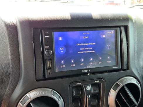 Used 2018 Jeep Wrangler Unlimited Sport S AWD/4WD image 22