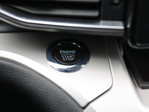 Used 2022 Ford Explorer XLT w/ Equipment Group 202A image 29