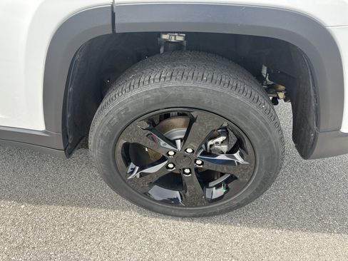 Used 2023 Jeep Grand Cherokee Altitude image 21