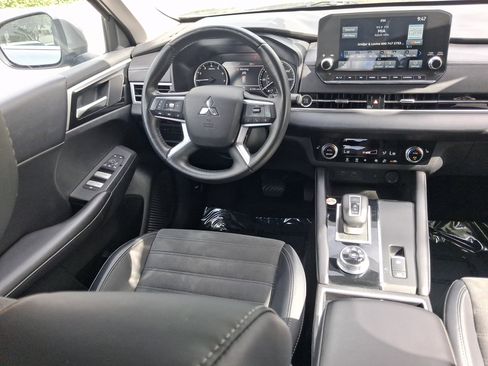 Used 2024 Mitsubishi Outlander SE FWD image 9