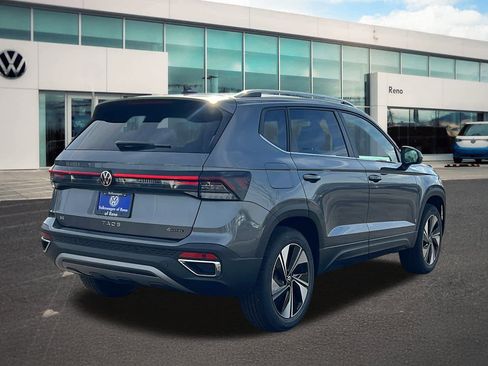 New 2026 Volkswagen Taos SE image 5