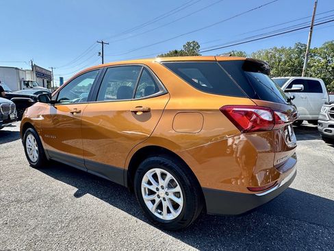 Used 2018 Chevrolet Equinox LS image 3