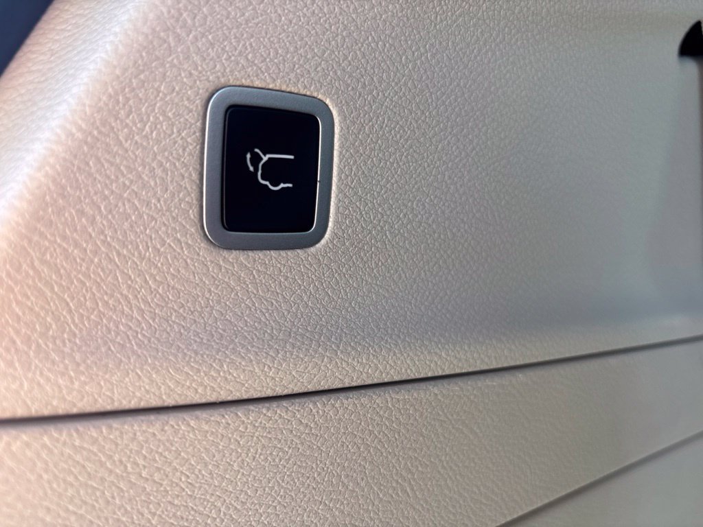 Used 2024 Chrysler Pacifica Touring-L FWD image 8