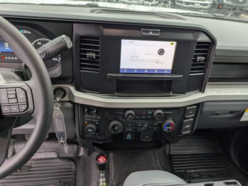 New 2025 Ford F550 4x4 Crew Cab image 21