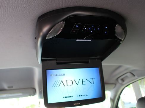 Used 2020 Chevrolet Suburban LT RWD image 41