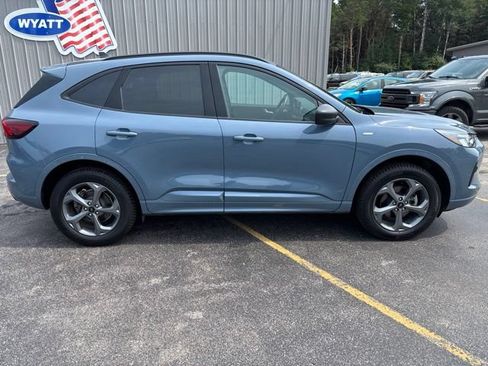 Used 2024 Ford Escape ST-Line w/ Tech Pack #1 AWD/4WD image 2