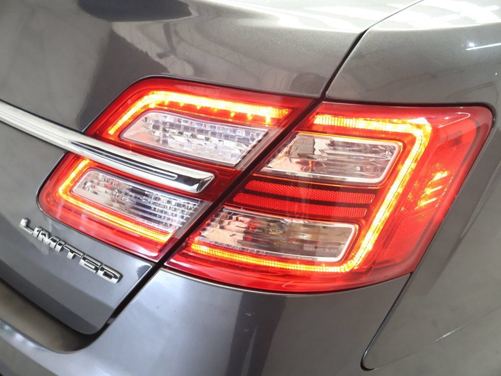 Used 2019 Ford Taurus Limited FWD image 30