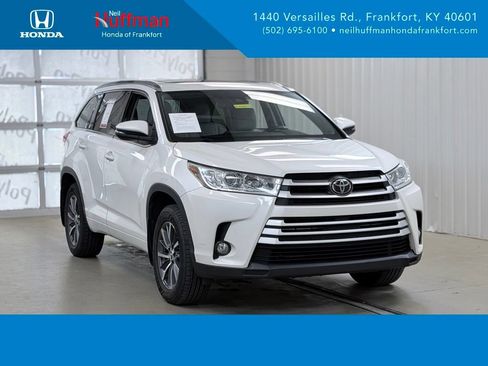 Used 2017 Toyota Highlander XLE AWD/4WD image 1