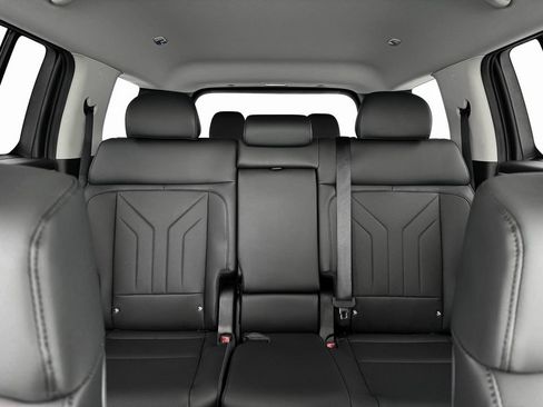 Used 2025 Hyundai Santa Fe XRT AWD/4WD image 16