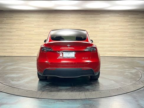Used 2022 Tesla Model Y Long Range AWD/4WD image 18