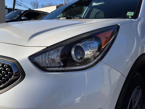 Used 2018 Kia Niro LX image 12