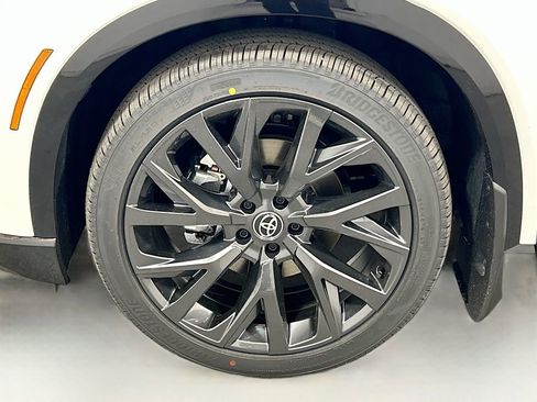 New 2026 Toyota Crown Signia Limited image 8